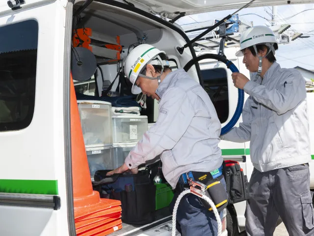 配線工事・接客の様子04